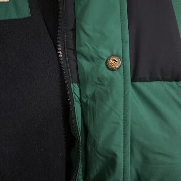 Amazon Essentials Boys Heavyweight Hooded Puffer Jacket Green Navy Color Block - Picture 6 of 15